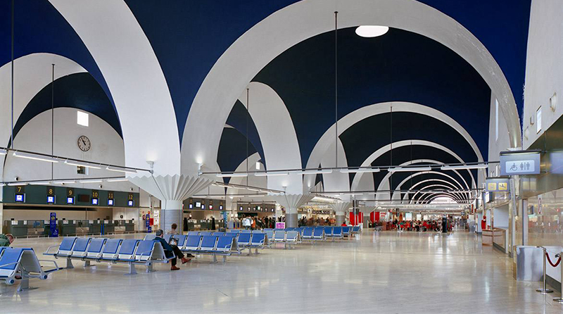 seville-airport-terminal-interior.